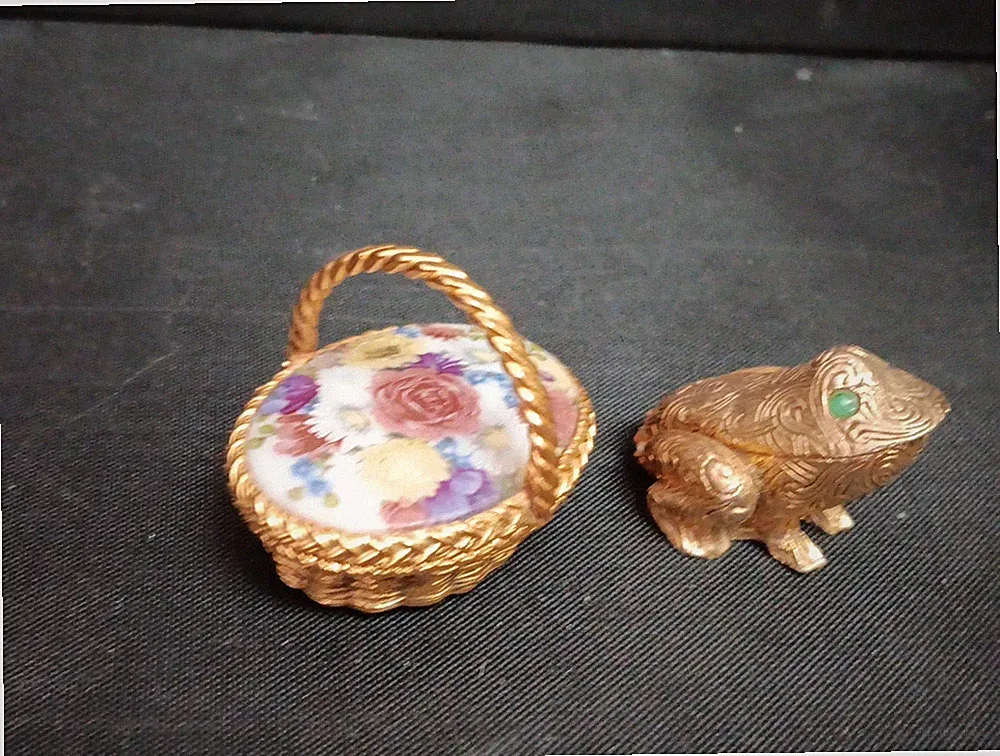 2x MAX FACTOR SOLID PERFUME COMPACT. BASKET And FROG. Gold PORCELAIN VINTAGE